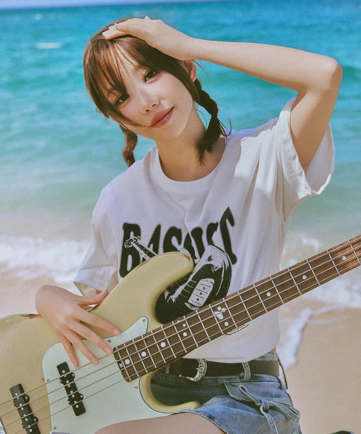 **QWER -Magenta  base half-tone T-shirt (White)