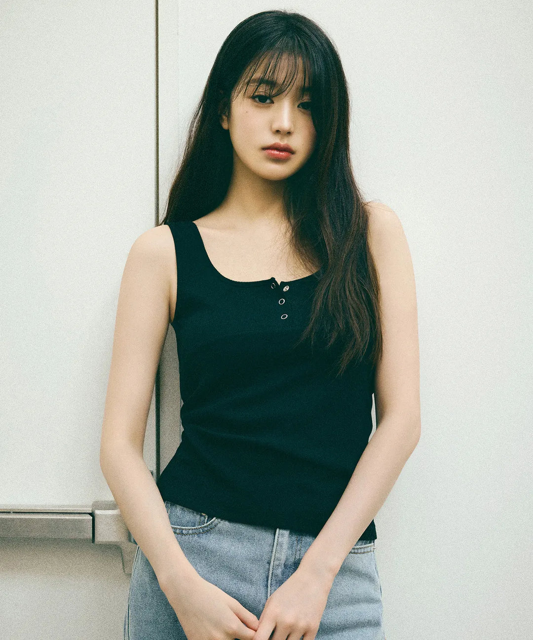 ** JANG WONYOUNG Pick (of IVE) - NUBASIC BUTTON SLEEVELESS BLACK