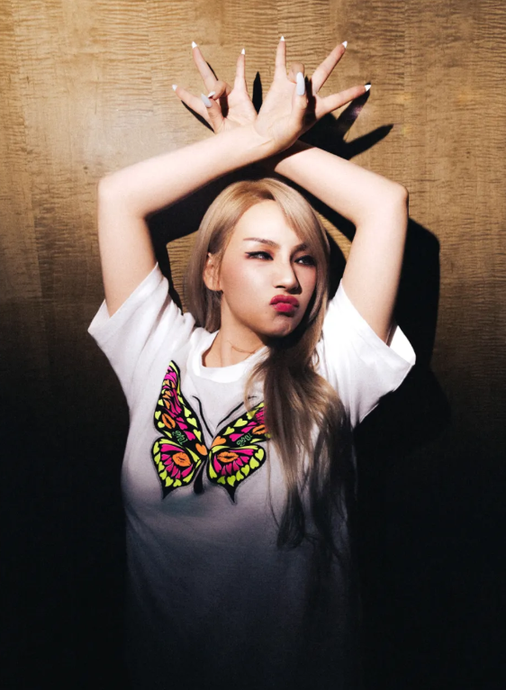 ** 2ne1 - Saint Mxxxxxx x 2NE1 S/S T-Shirt White