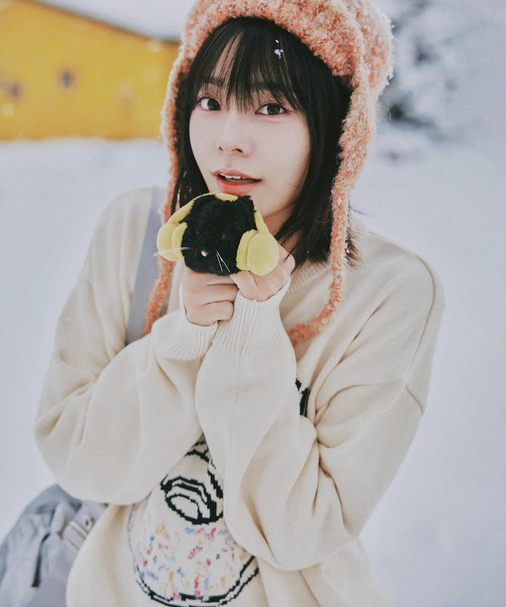 **QWER -Siyeon Let's love donut round knit IVORY