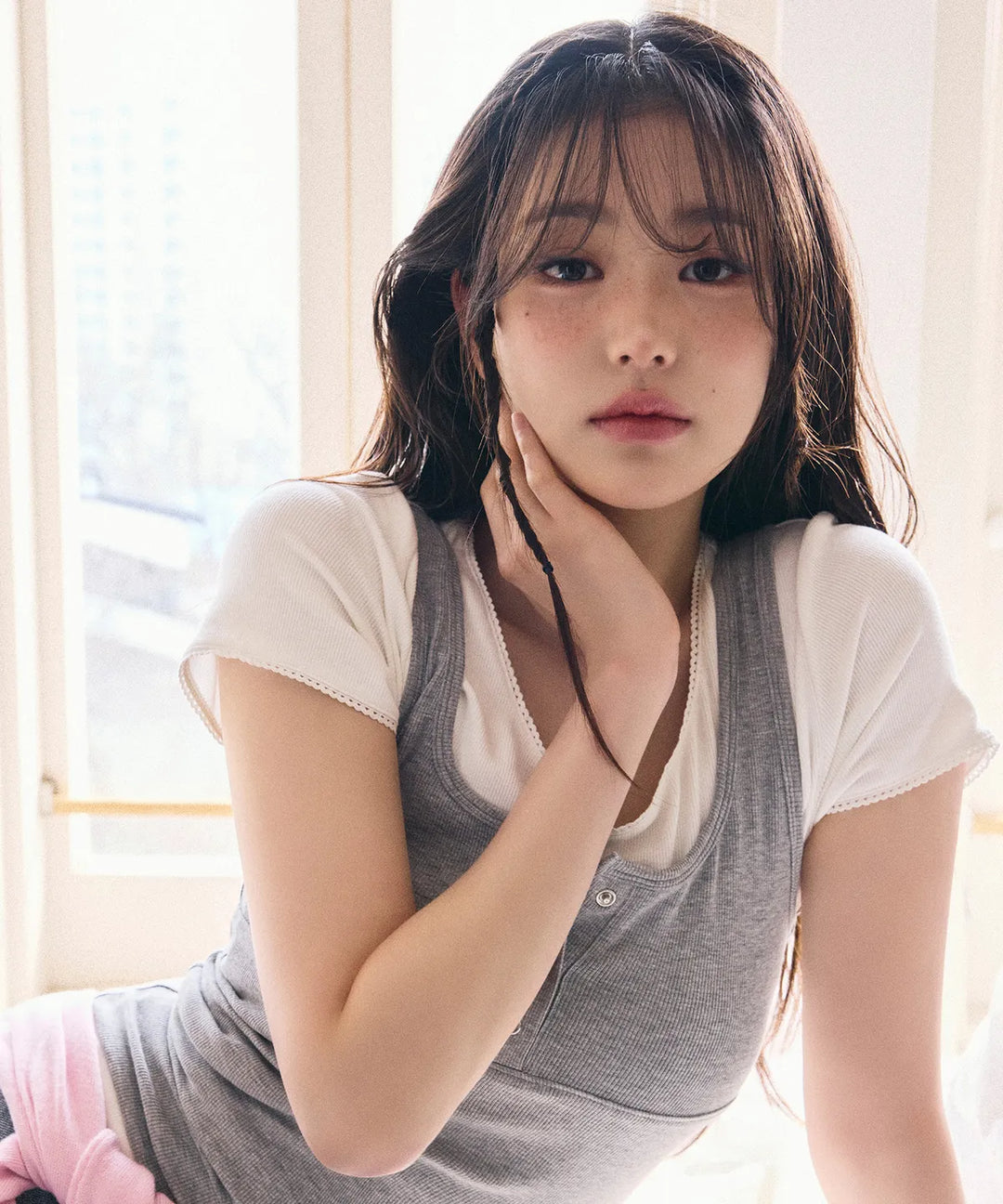 ** JANG WONYOUNG Pick (of IVE) - NUBASIC BUTTON SLEEVELESS GRAY