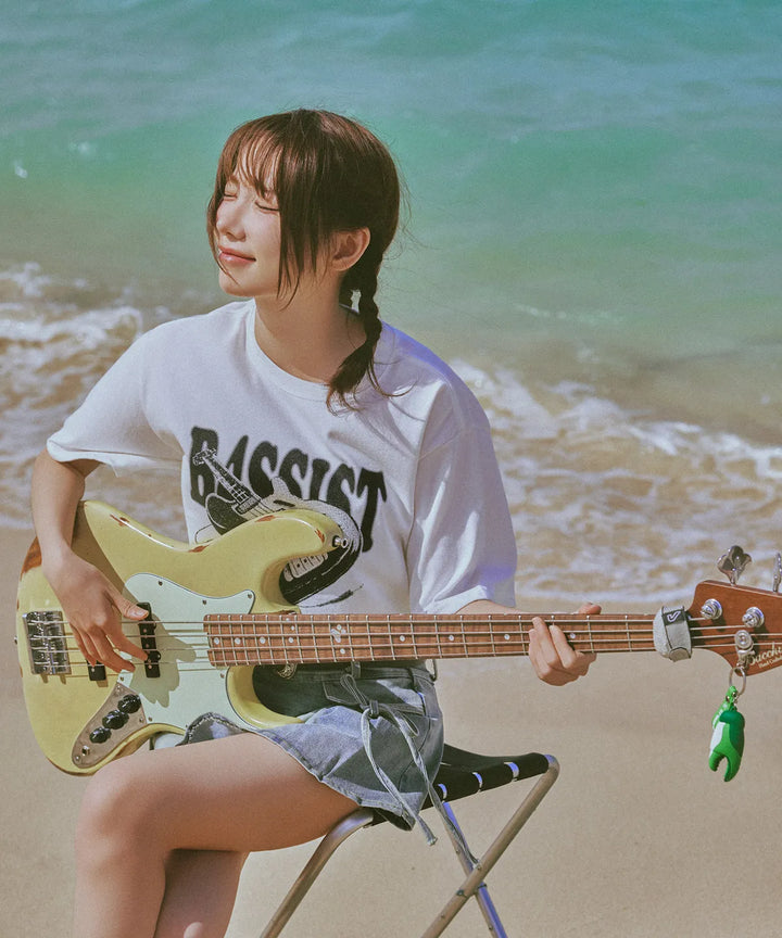 **QWER -Magenta  base half-tone T-shirt (White)