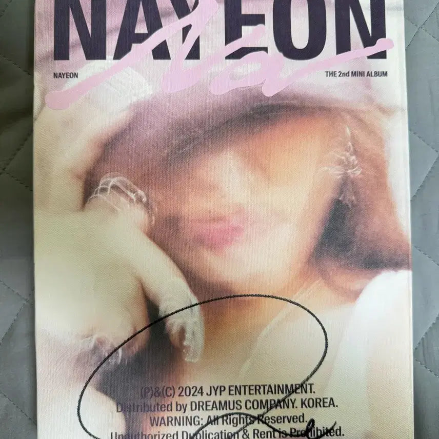 트와이스 나연 친필 사인 앨범