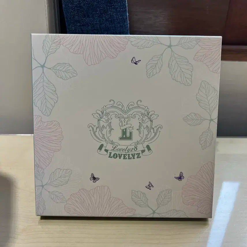 러블리즈 미니 1집 Lovelyz8