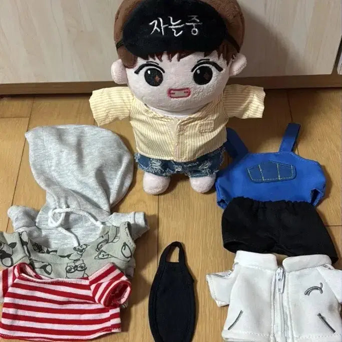 방탄 뷔 김태형 인형 굿즈 및 옷