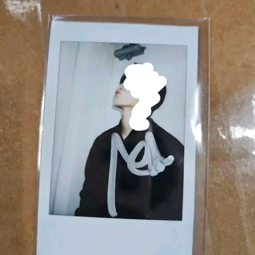 에이티즈 최산 싸인 폴라로이드