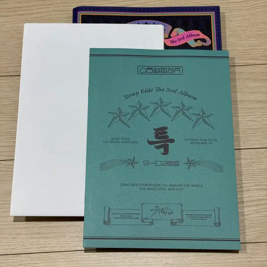 개봉 스트레이키즈 특 한정판 앨범 + 현진 포스터