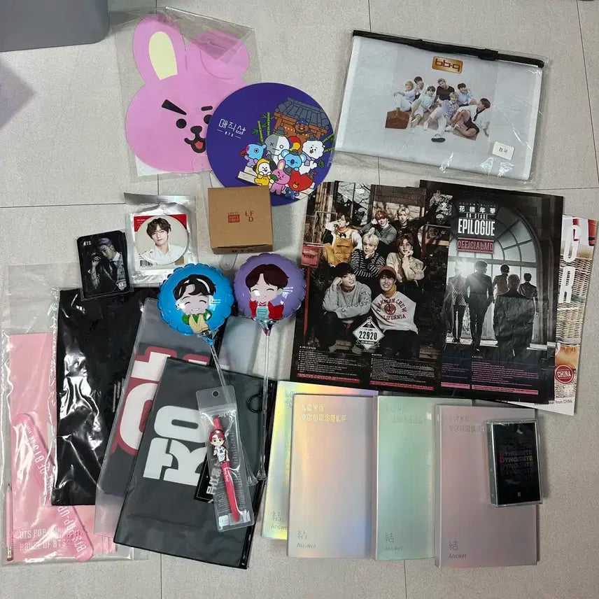 방탄 BTS 앨범 포스터 캔뱃지 교통카드 등 굿즈 일괄