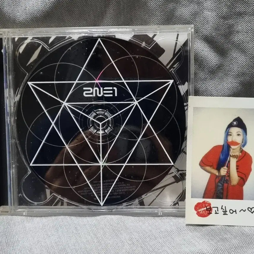 2NE1 2集 CRUSH 韓国盤CD ブラックver 2NE1 2集 CRUSH 韓国盤CD ブラックver - メルカリ
