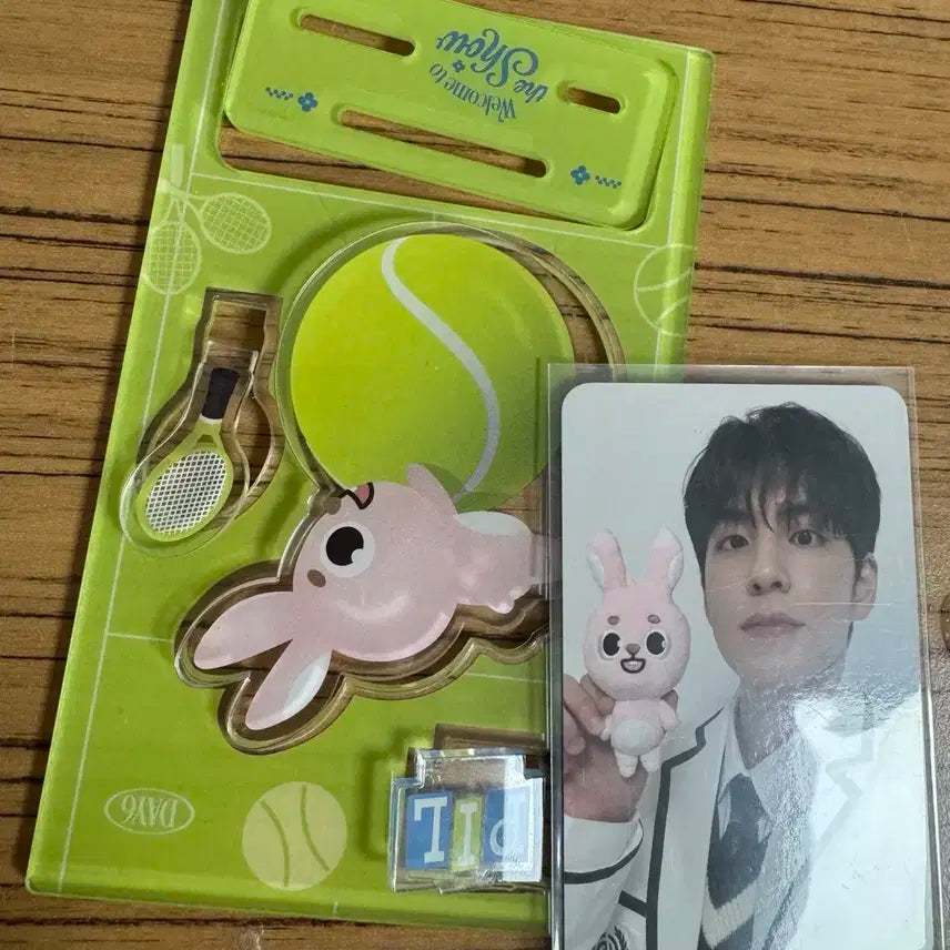 데이식스 원필 데니멀즈 테니스룸버젼 아크릴