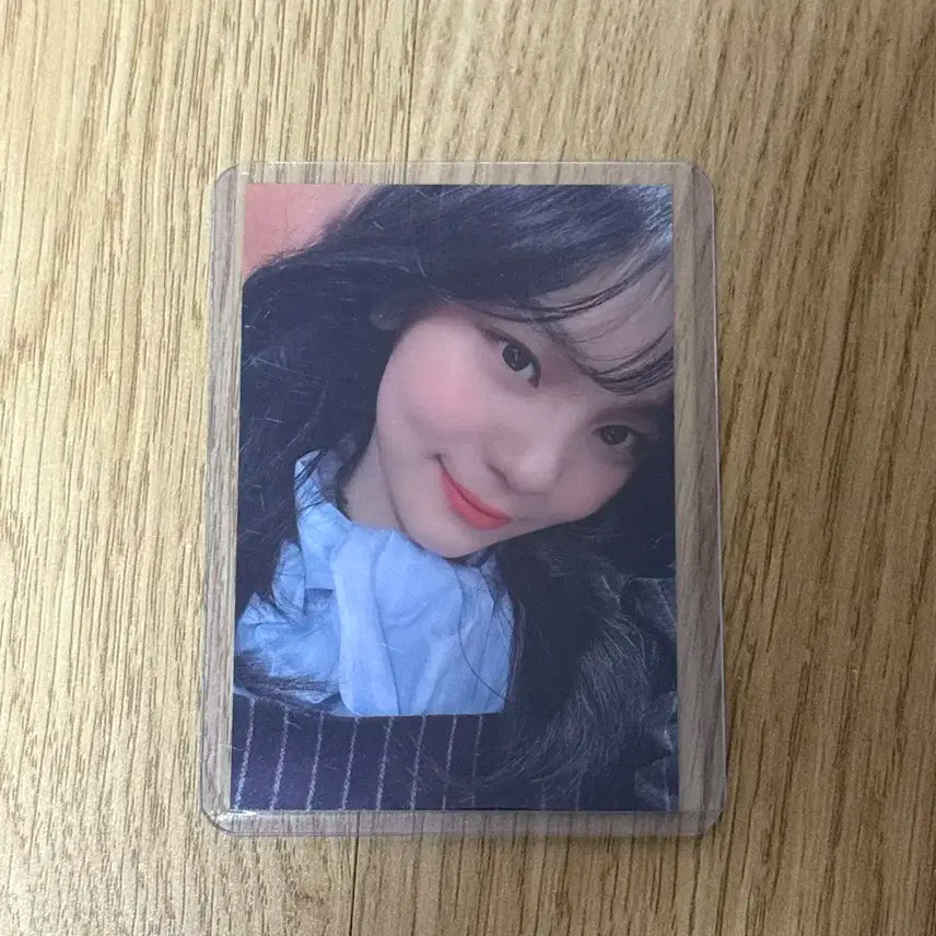여자친구 비비지 엄지 교차로 행복회 와디즈 카페 포카