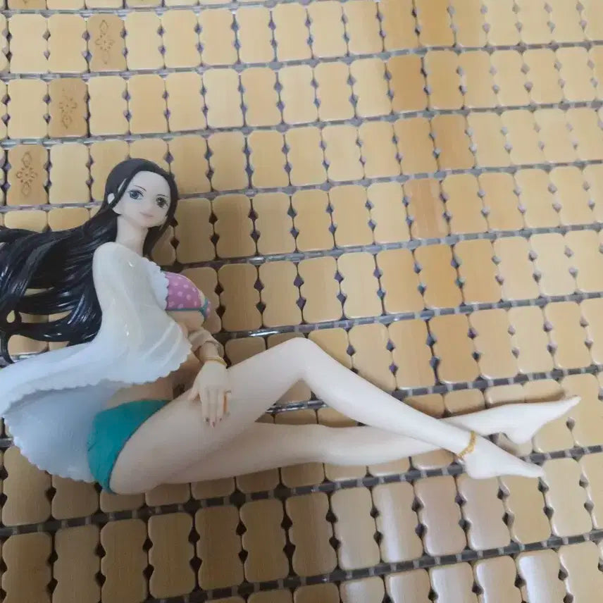 원피스 글리터 로빈 피규어