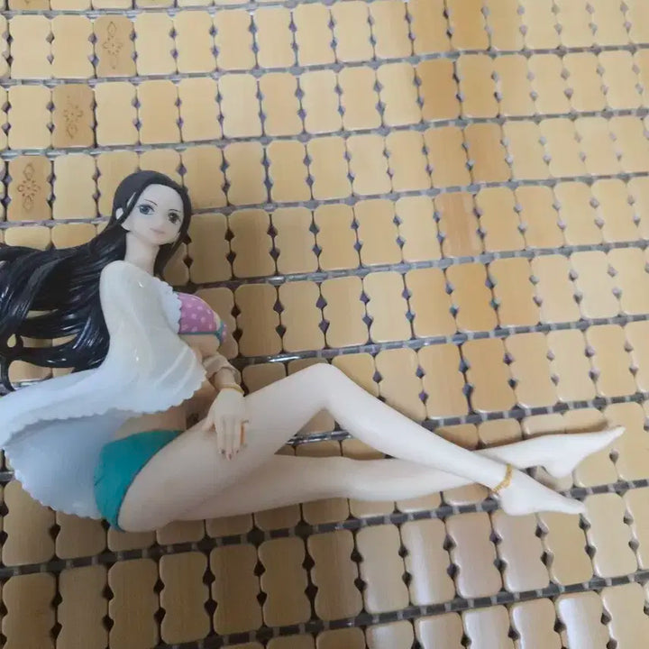 원피스 글리터 로빈 피규어