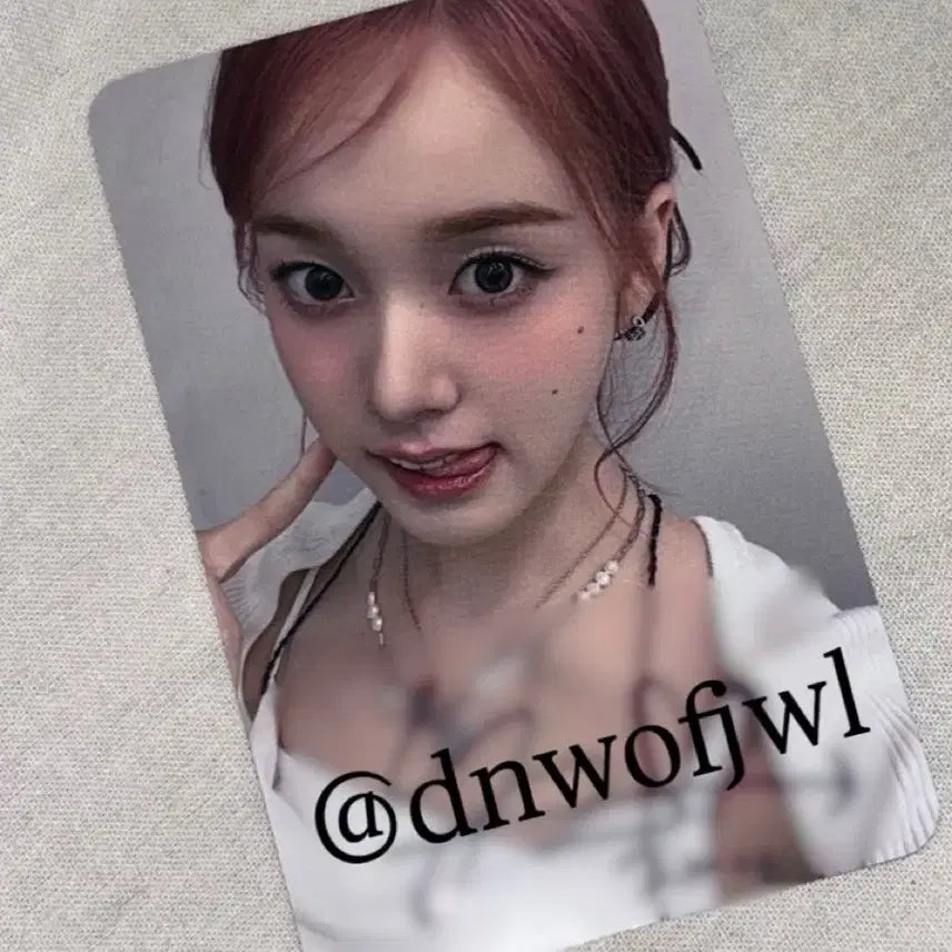 스테이씨 재이 싸인 포카 (싸인받는 영상 있음)