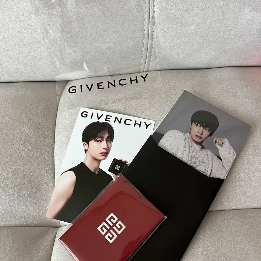 지방시 형원 포카+엽서