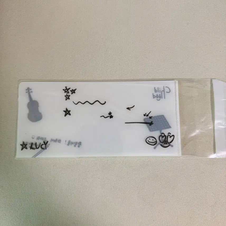 루시 차일드후드 티켓홀더