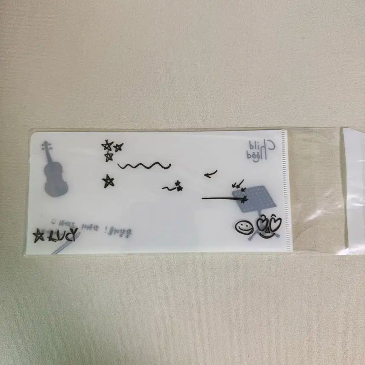 루시 차일드후드 티켓홀더