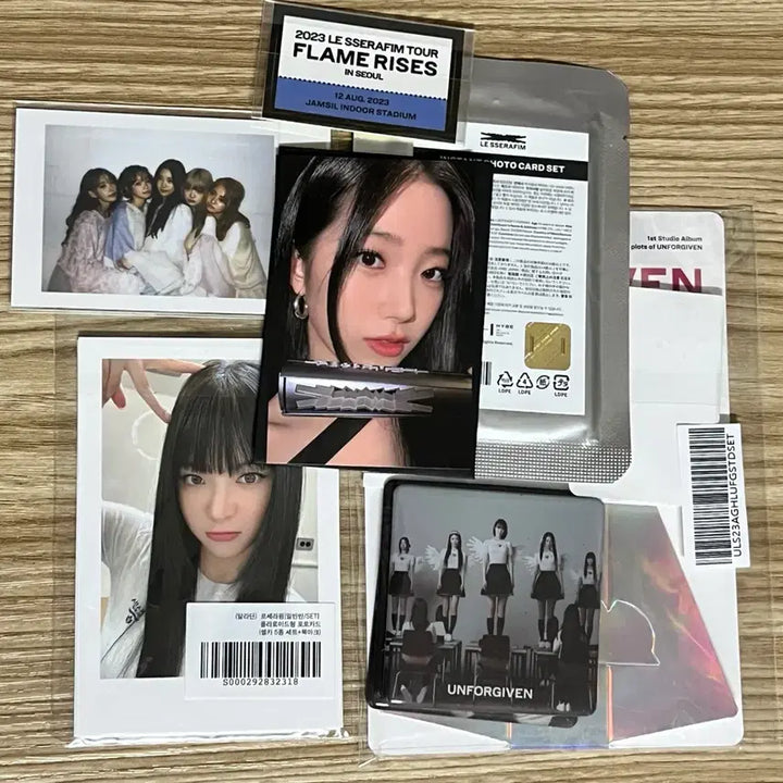 르세라핌 포카 및 UNFORGIVEN 앨범 굿즈