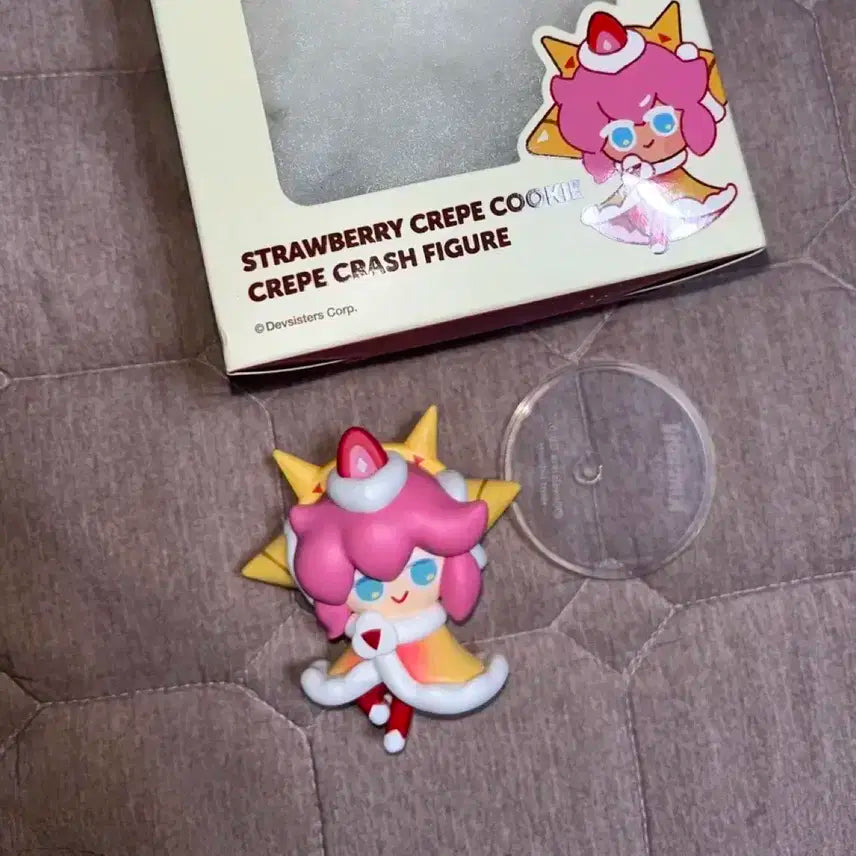 딸기크레페 쿠키 쿠키런 피규어(받침대 파손)