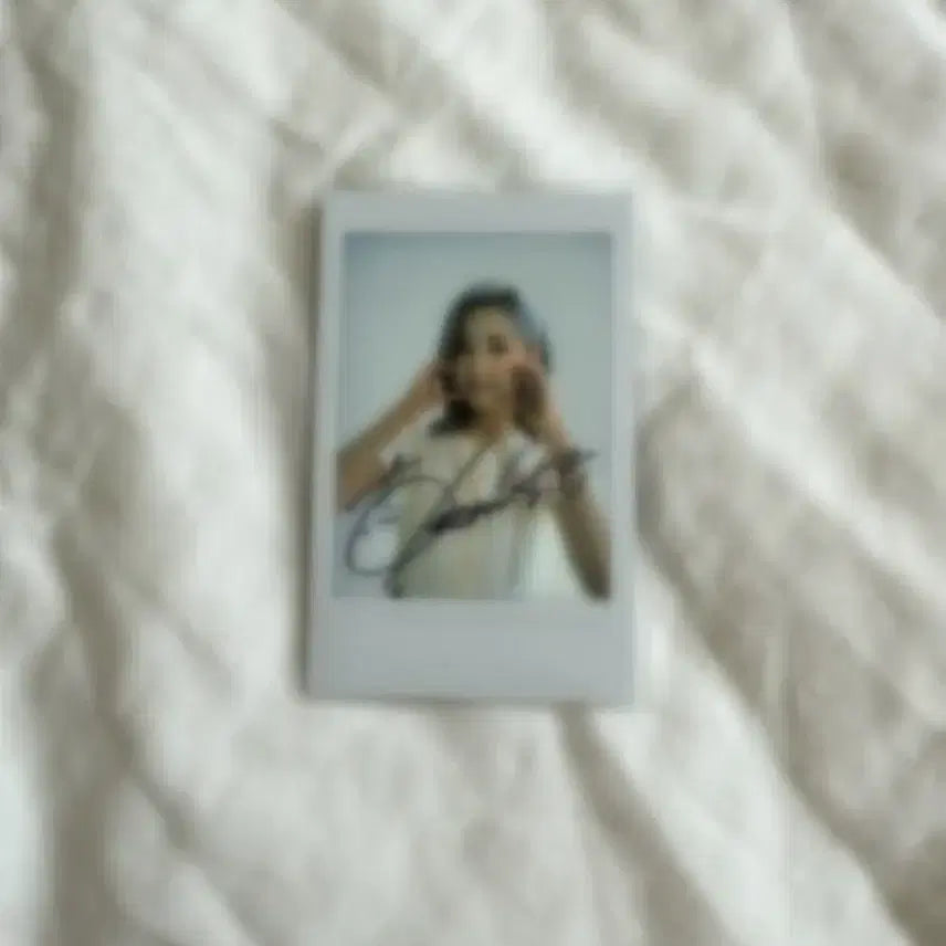 아이즈원 히토미 싸인 폴라로이드 양도합니다