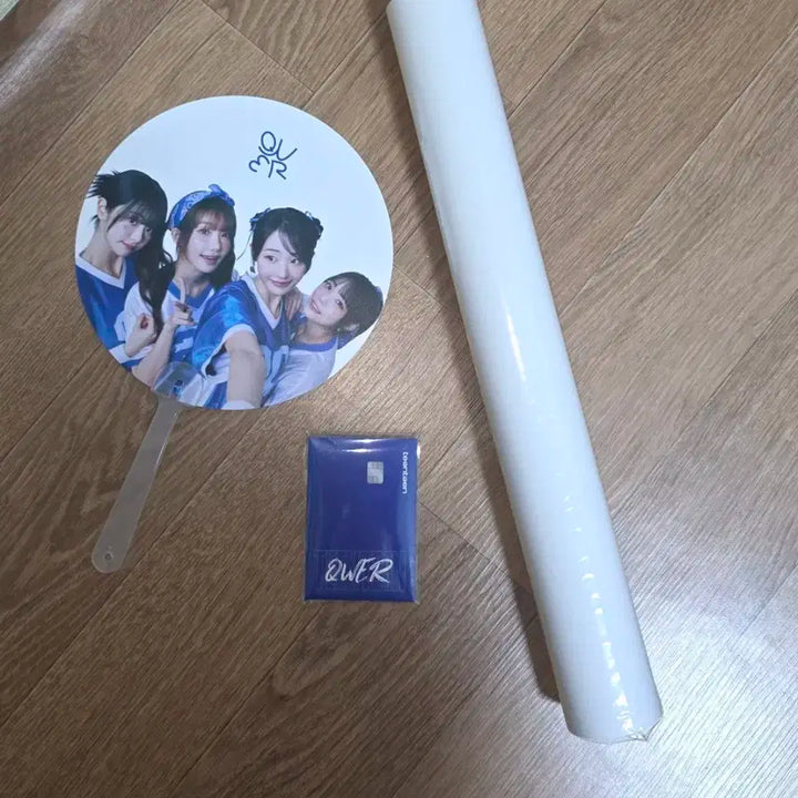 QWER 우리틴틴 우리은행 굿즈 (포카, 부채, 포스터)