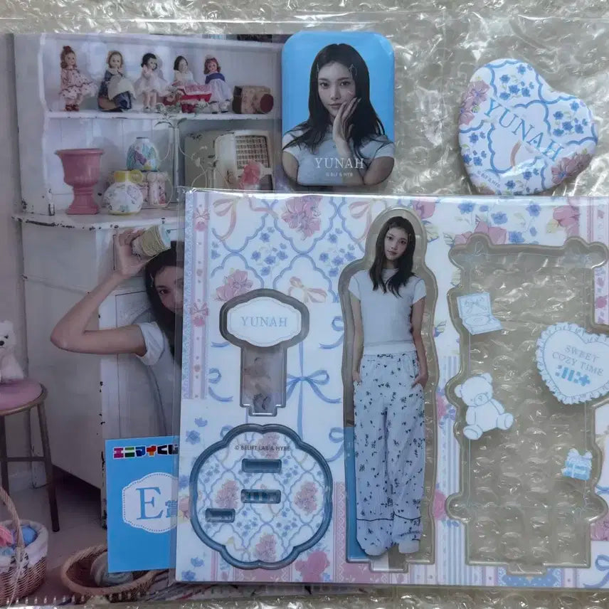 (정가 24000원) 아일릿 illit 윤아 아크릴 스탠드 뱃지 파일