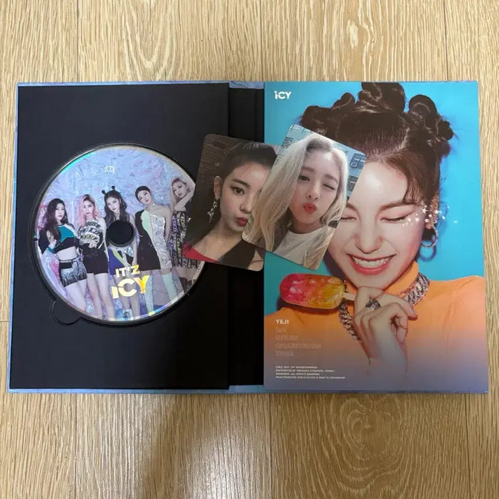ITZY IT'z ICY 앨범 친필 싸인 CD 비매 품