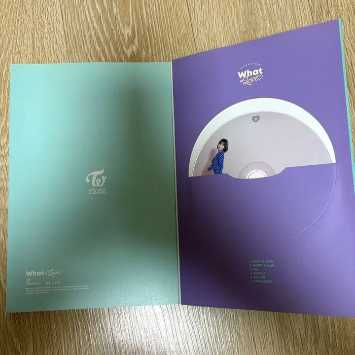 트와이스 What is Love? 친필 싸인 앨범 CD 비매 품