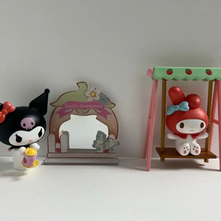 미니소 산리오 스트로베리 피규어