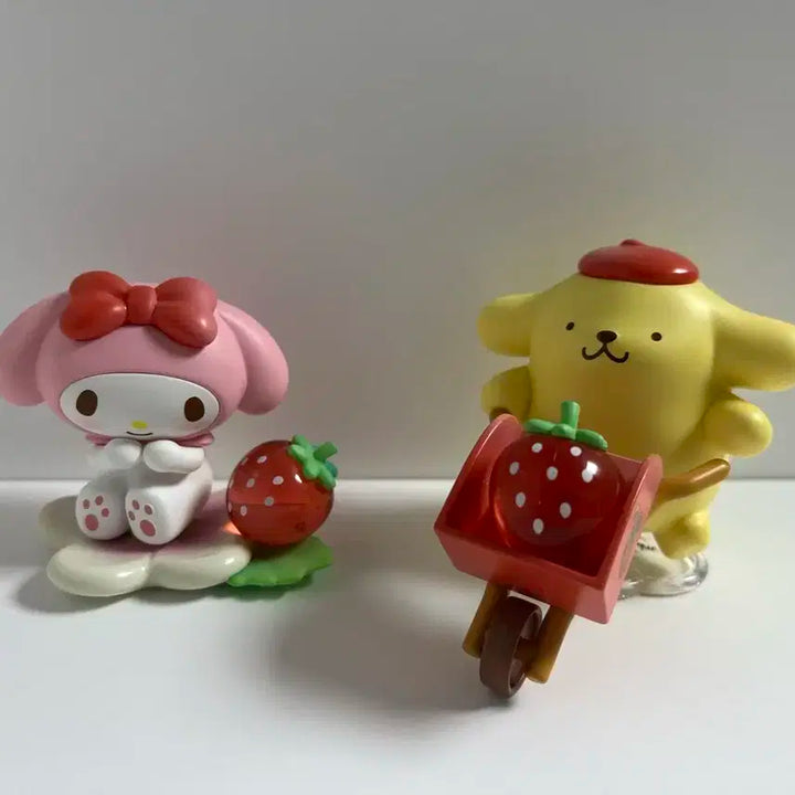 미니소 산리오 스트로베리 피규어
