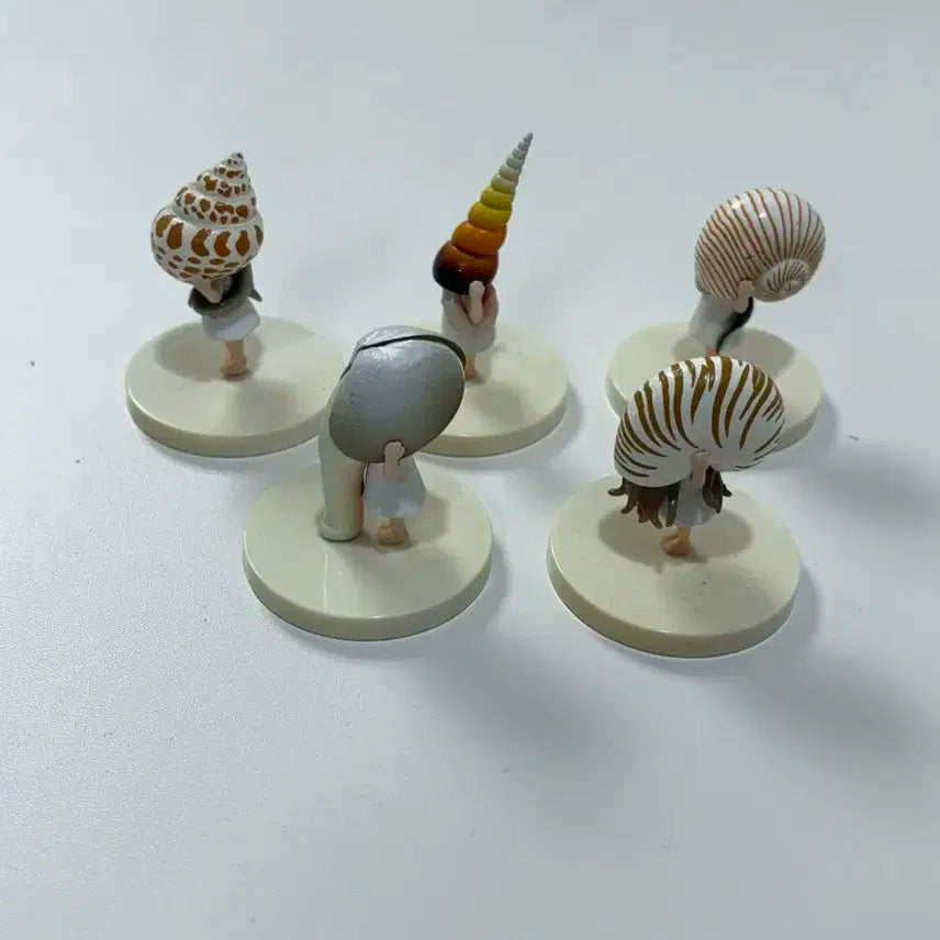 조개껍데기를 쓴 소녀 가챠 피규어