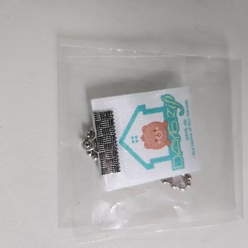 day6 zip 팝업 가챠 키링