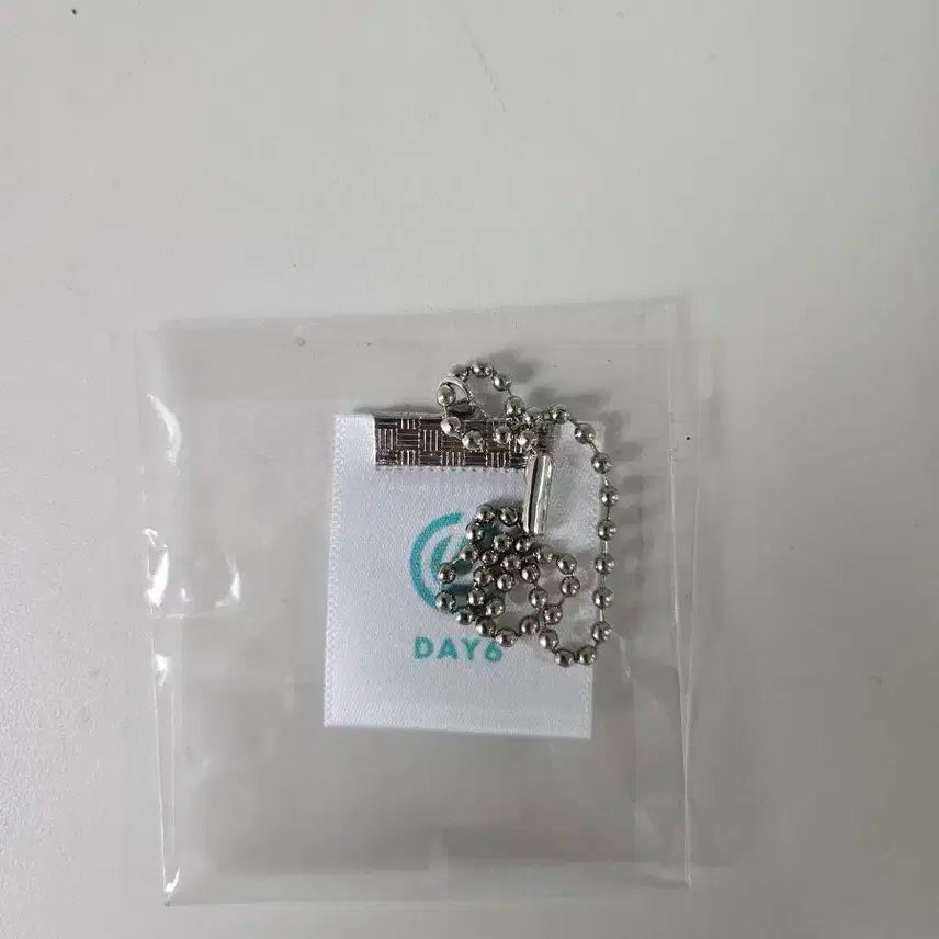 day6 zip 팝업 가챠 키링