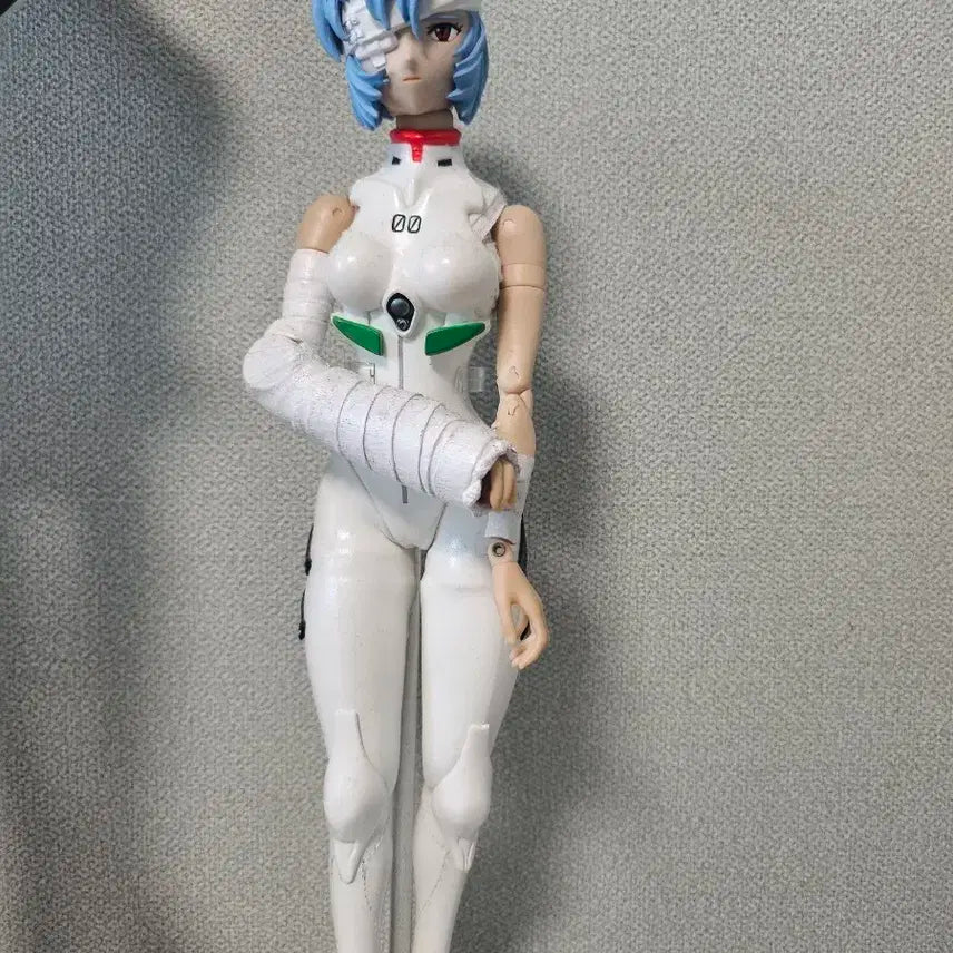 에반게리온 레이 붕대 피규어