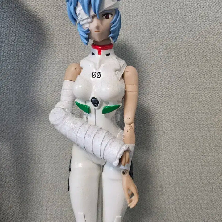 에반게리온 레이 붕대 피규어