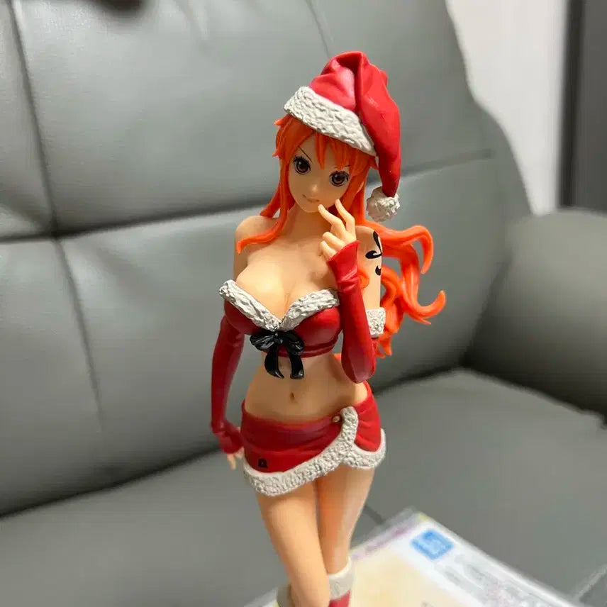 원피스 산타 나미 피규어