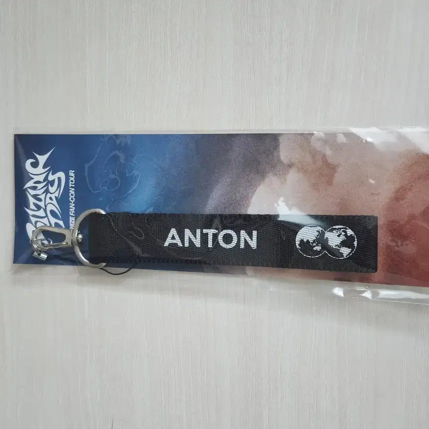 라이즈 ANTON 팬콘 키링
