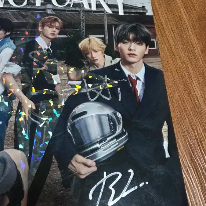 투모로우바이투게더 생추어리 싸인앨범