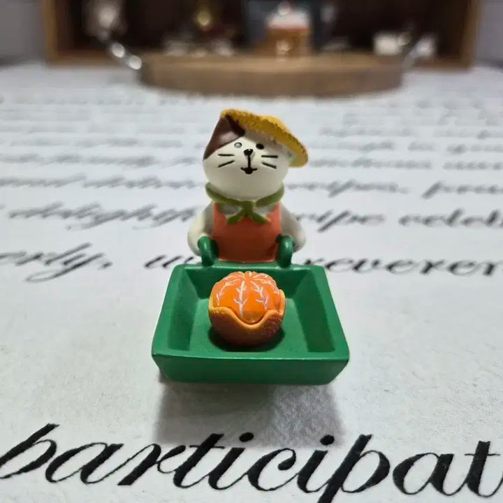 고양이 귤 농부 피규어