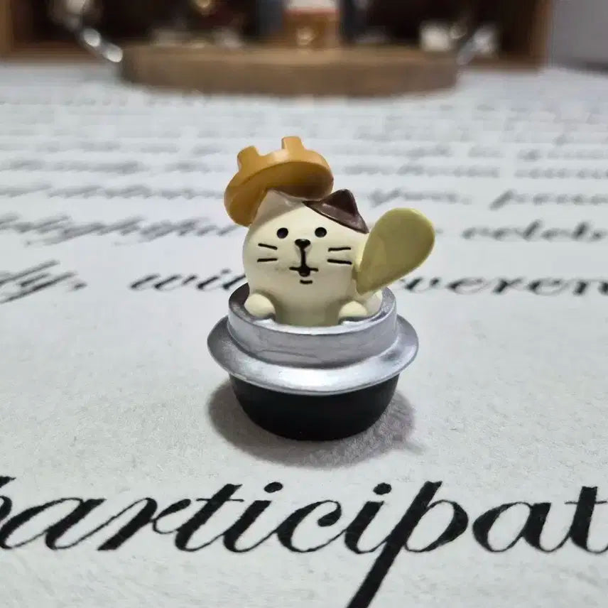 솥 고양이 피규어