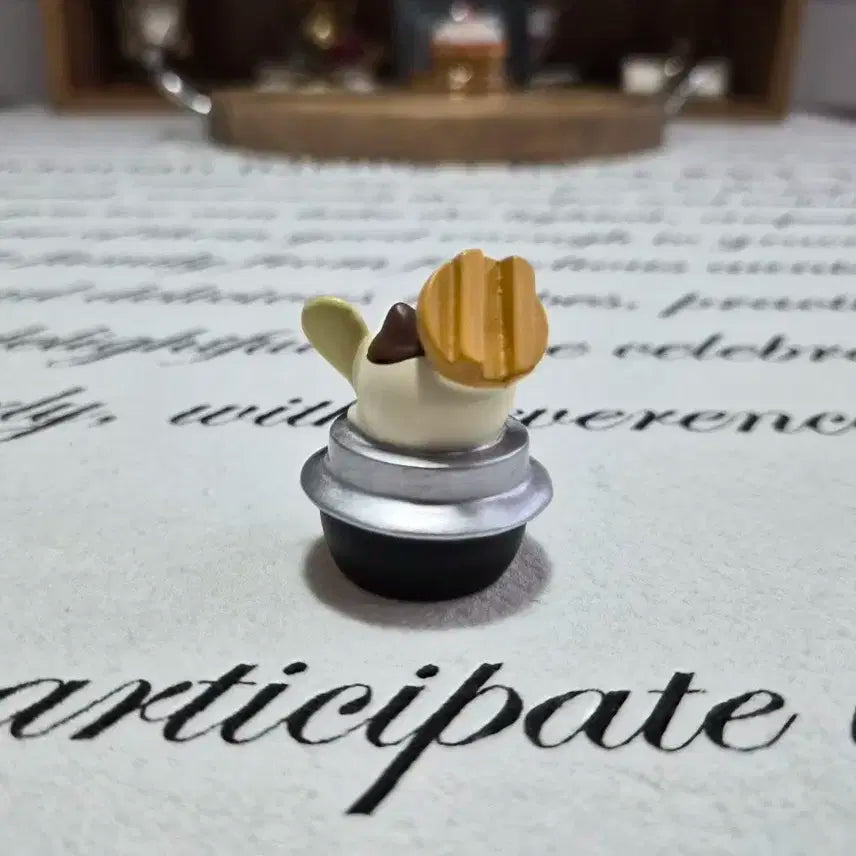 솥 고양이 피규어