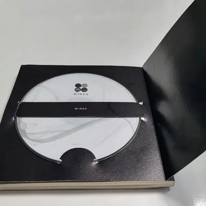 BTS wings 앨범 "피땀눈물" + 친필싸인