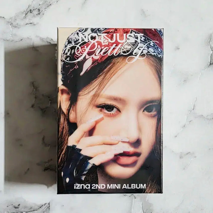 (미개봉) izna 이즈나 네모 앨범 방지민 NFC 미니 2집