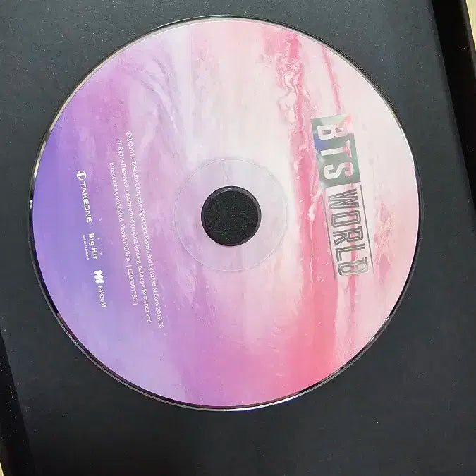 방탄소년단 BTS WORLD 앨범입니다