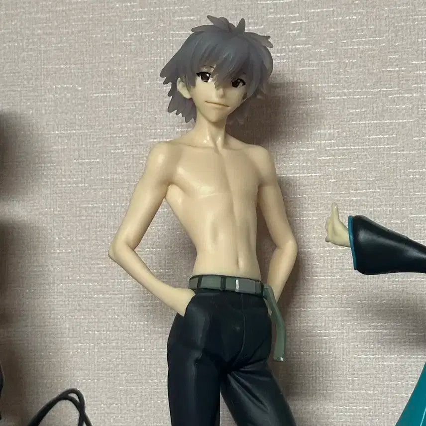 에반게리온 나기사 카오루 피규어