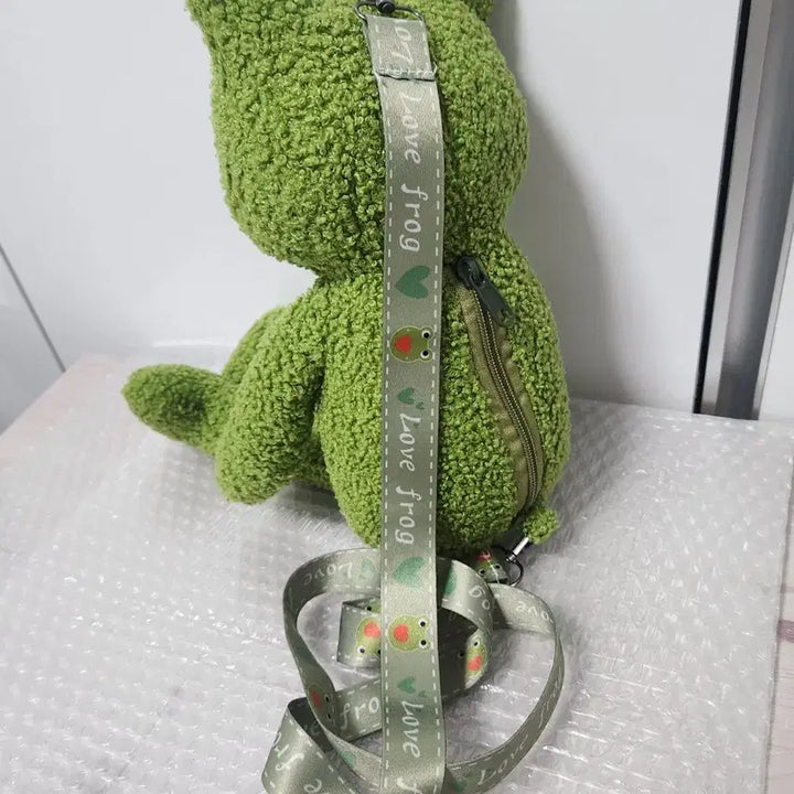 세븐틴 디에잇 개구리 인형 가방