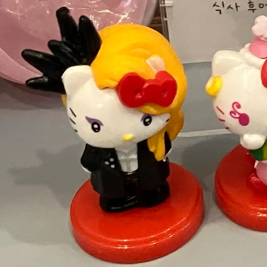 헬로키티 초코에그 요시키티 피규어