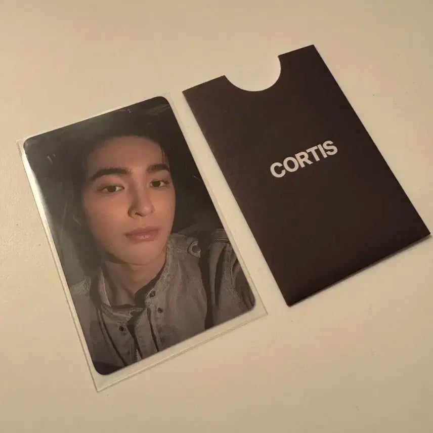 코르티스 건호 포카 패션 공방
