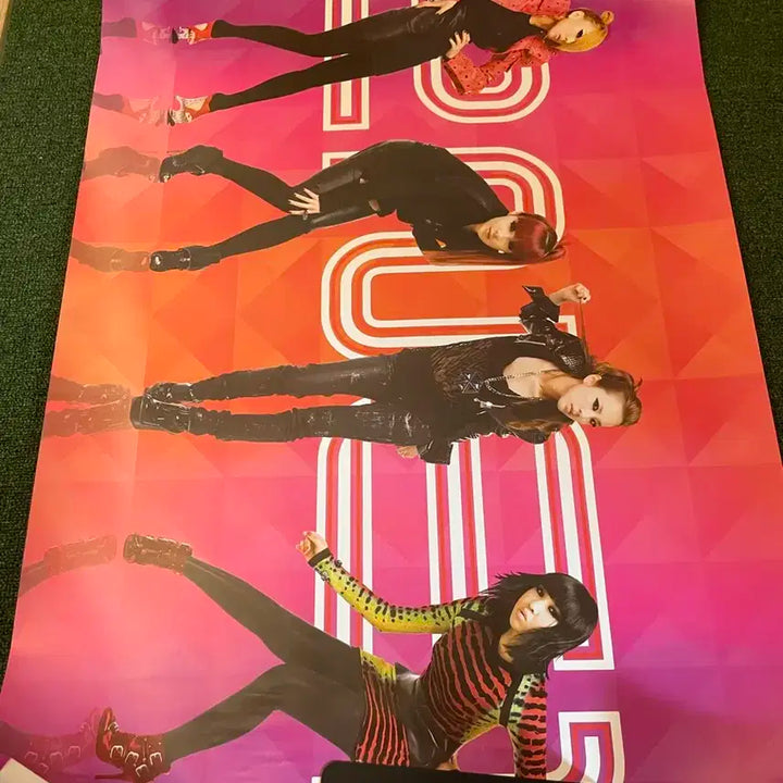 투애니원 앨범, 포스터 일괄