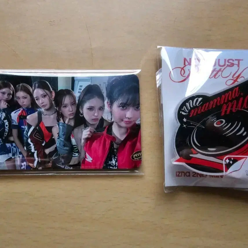 이즈나 맘마미아 쇼케이스 포카세트 및 그립톡